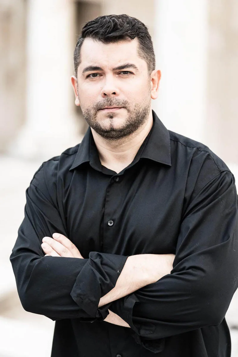 IVAN MOMIROV